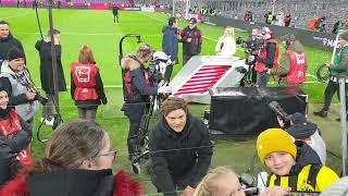 Edin Terzic erfüllt Fotowunsch - und lobt BVB-Fan für seinen Mut im Bayern-Block nach 2:4-Niederlage