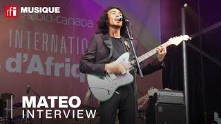 Mateo sur la scène de Nuits d'Afrique