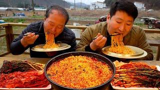 한 그릇 더?! 더 매워지고 더 맛있어진 신제품 더미식 장인라면 맵싸한맛!! (Hot spicy instant noodles) 요리&먹방!! - Mukbang eating show