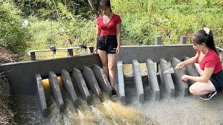 Construction of a powerful 5-gate discharge dam