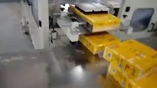 Fully automatic facial tissue paper bundle packing machine