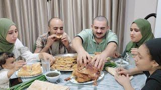 عملتلهم وليمه الملوك لما تحضر يبقى كله سكووووتفسخوا البطهوقالولى تسلم إيدك ياعيونى