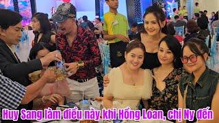 Huy Sang đến bàn cụng ly chúc mừng SN Kim Tử Long, Trinh Trinh ôm hôn Hồng Loan, chị Ny