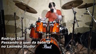 RODRIGO SKILL PASSANDO O SOM DA BATERA NO LASNEAU STUDIO, GRAVAÇÃO DO IVO PESSOA