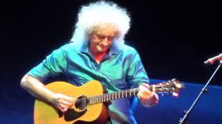 Brian May is playing Dust in the Wind (Kansas song)