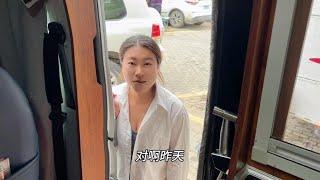 在营地驻车，突然来个女子要在我车里洗澡，我热情的接待了她