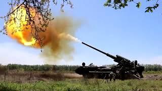 Footage of 203mm Pion self-propelled artillery units in action