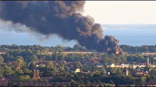 voldsom brand i bygning på bødkærporten i avedøre - violent fire in copenhagen