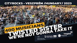 𝗧𝗪𝗜𝗦𝗧𝗘𝗗 𝗦𝗜𝗦𝗧𝗘𝗥 - 𝗪𝗘'𝗥𝗘 𝗡𝗢𝗧 𝗚𝗢𝗡𝗡𝗔 𝗧𝗔𝗞𝗘 𝗜𝗧 - 400 musicians rock flashmob - CityRocks 2023 - Veszprém