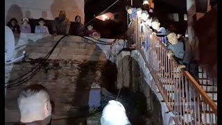 خروج افعى من سباتها وتختفي بجانب بناية وتثير رعب للسكان  مع جمال العمواسي
