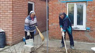 Городок у моряРемонт на летней кухне продолжается.  Обрезаем виноград и грушу.