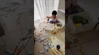 정리하냐고 묻자.. 급 정리하는 아기 #shorts