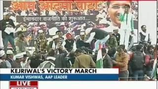 Kumar Vishwas addresses the public at AAP's rally