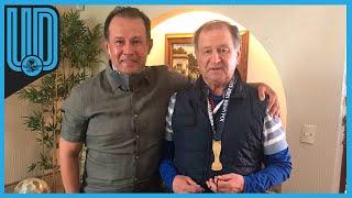 Juan Reynoso cumple y regala medalla de campeón a Enrique Meza