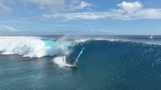 Scoring perfect Cloudbreak (Fidji) during the second stop of the windsurf wave World Tour (IWT/PWA)