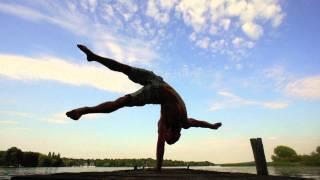 Flexible Handstand onearmed