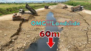 This is Too Much!!LandSlip In Deep Water And Get Repair By 25T Dump Truck Loading With Dozer Komatsu