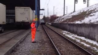 Leerer Wagen läuft mit ca. 12 Km/h auf Hemmschuh auf