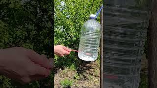 Обязательно запомни эту хитрость! Как легко сделать кран для воды в походе или на пикнике? #shorts