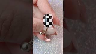 快來看我畫超不舒壓棋盤格   #拉絲 #棋盤 #光療 #凝膠 #美甲 #指甲 #diy #舒壓 #nails #nailart