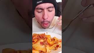 Pasta meat sauce and garlic bread  #mukbang#pasta #shorts