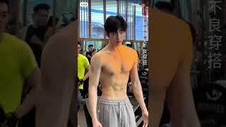 非常肌肉发达 everyone wants to see it #chineseboy #gym #muscles #muscle