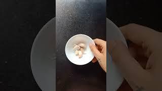 30-SECOND Garlic Peel Hack! #kitchenhacks #cookinghacks #kitchentipsandtricks