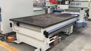 Heavy-duty CNC MACHINING CENTER: UA model fully tracking disc tool changer