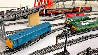 Hornby Railways R.068 Class 25 and playing with the trains