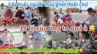 607/10 tệ của ông to quá à, gặp mấy người thấy ghét thiệt chứ, nếu tôm chấm muối ớt anh chồng gật gù