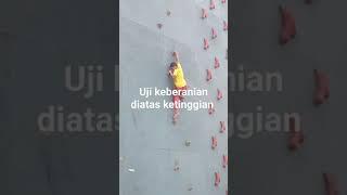 uji keberanian diatas ketinggian .