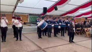 Neusser Tambourkorps "In Treue Fest" und Jägerkapelle Straberg mit dem Parademarsch der langen Kerls