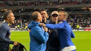 Pelea en el clásico joven, se calentaron los cuerpos técnicos y jugadores de #America y #CruzAzul