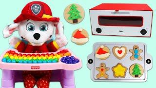 Paw Patrol Marshall Bakes Christmas Cookies!