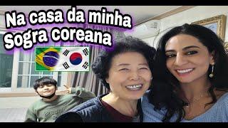 NA CASA DA MINHA SOGRA COREANA, COMEMORANDO O ANIVERSÁRIO DELA.