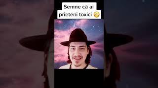 SEMNE CĂ AI PRIETENI TOXICI 