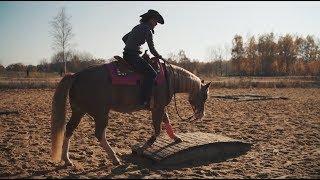 Kurs jazdy western - Trail  | odc. 1 - mostek