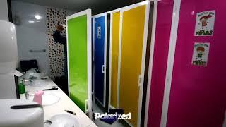 DIVISIONES DE BAÑO EN ALUMINIO Y ACRÍLICO.