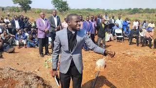 Rev. Alexander Kambiri preaching at the funeral service at Area 18 cemetery