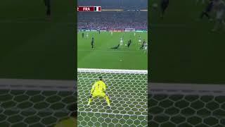 ℍ𝕦𝕘𝕠 𝕝𝕝𝕠𝕣𝕚𝕤 powerfully set in front of Messi and took Messi's shot  #worldcup #goalkeeper