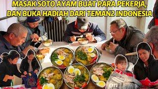 MASAK SOTO AYAM BUAT PARA PEKERJA DAN DIKASIH BANYAK HADIAH DARI INDONESIA, SEKELUARGA SENANG & SUKA