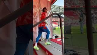 SOMMER AND ULREICH BEFORE MATCH IN KÖLN Raus geht's!   #packmas #KOEFCB