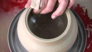 Обучение гончарству. Делаем горшок/How to make a pot on the wheel