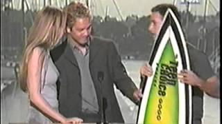 Freddie Prinze Jr wins Teen Choice Award (Paul Walker presents)