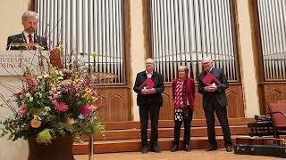 Boris Palmer ehrt Difäm-Direktorin Dr. Gisela Schneider beim Neujahrsempfang in Tübingen