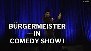 Bürgermeister sitzt in Comedy Show! - Alain Frei