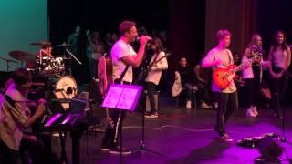 Chris Martin of Coldplay Surprises the Crowd and Joins 8th Grade Rock Band