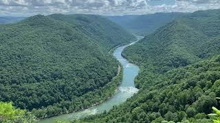 Hike the Grandview Rim Trail at New River Gorge National Park 