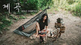 YOUNG GIRL SOLO OVERNIGHT BUSHCRAFT CAMPING  in mountain stream - ASMR nature