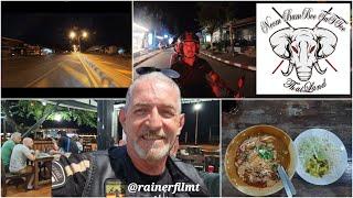 03.2024 in einer Minute in Khao Lak zum Mae Pa essen und zu Noom Bamboo Tattoo